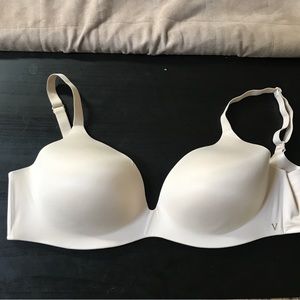 Victoria’s Secret NWOT Lightly lined Demi bra